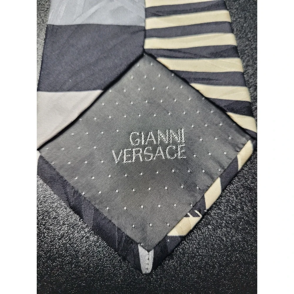Gianni Versace Men's Necktie Black Striped Silk 3.75